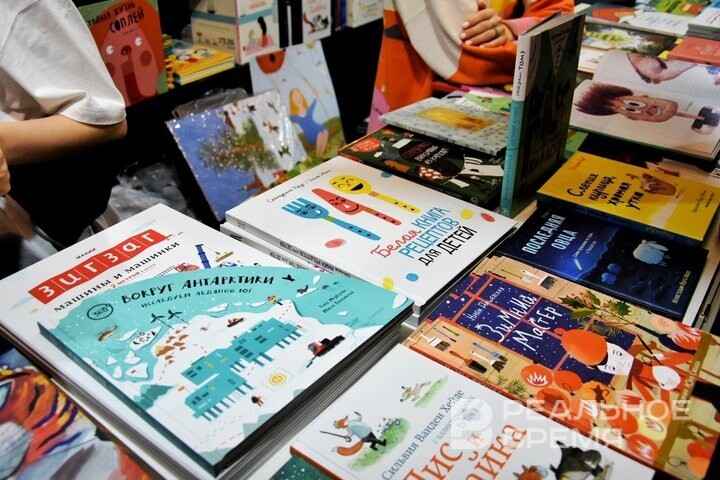 Эксперт отмечает, что через пять лет «детские книги некому будет читать»